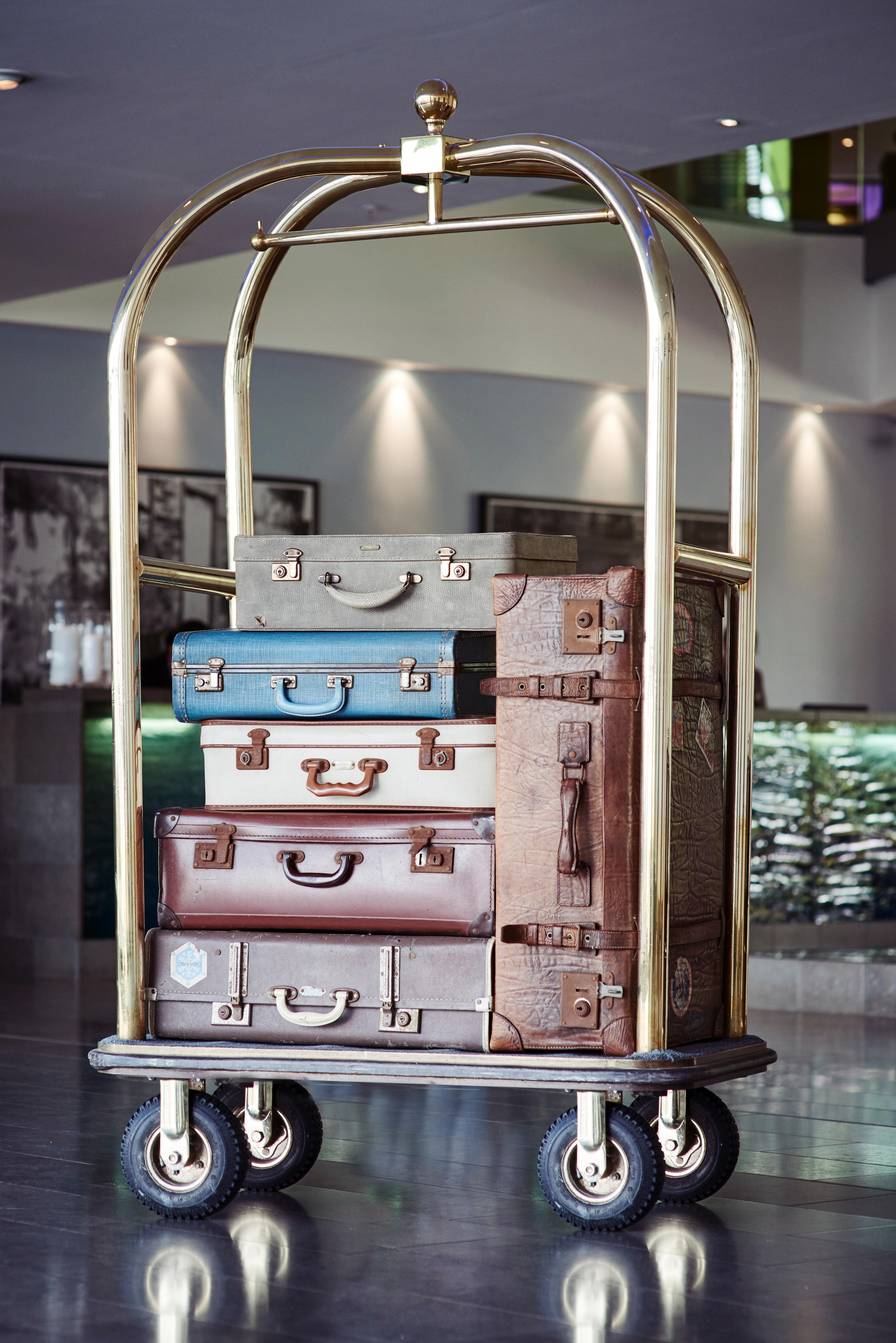 The Lowry Hotel Manchester Esterno foto Luggage on a cart