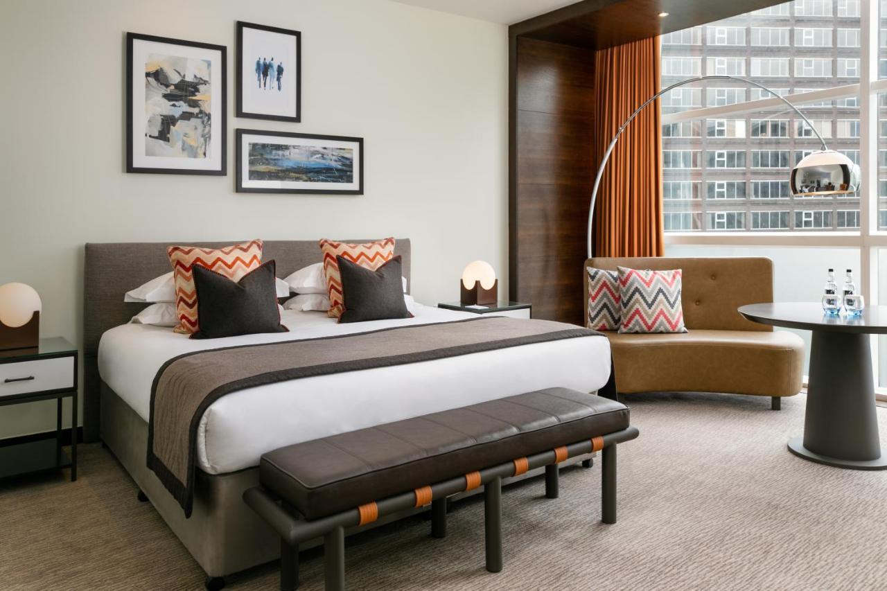 The Lowry Hotel Manchester Esterno foto A bedroom at the hotel