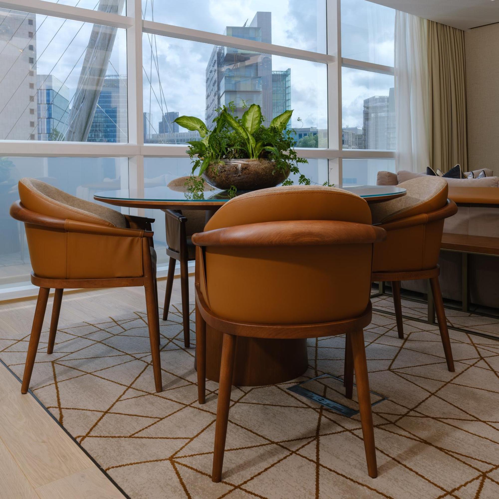 The Lowry Hotel Manchester Esterno foto A meeting room at the office of a law firm in Singapore