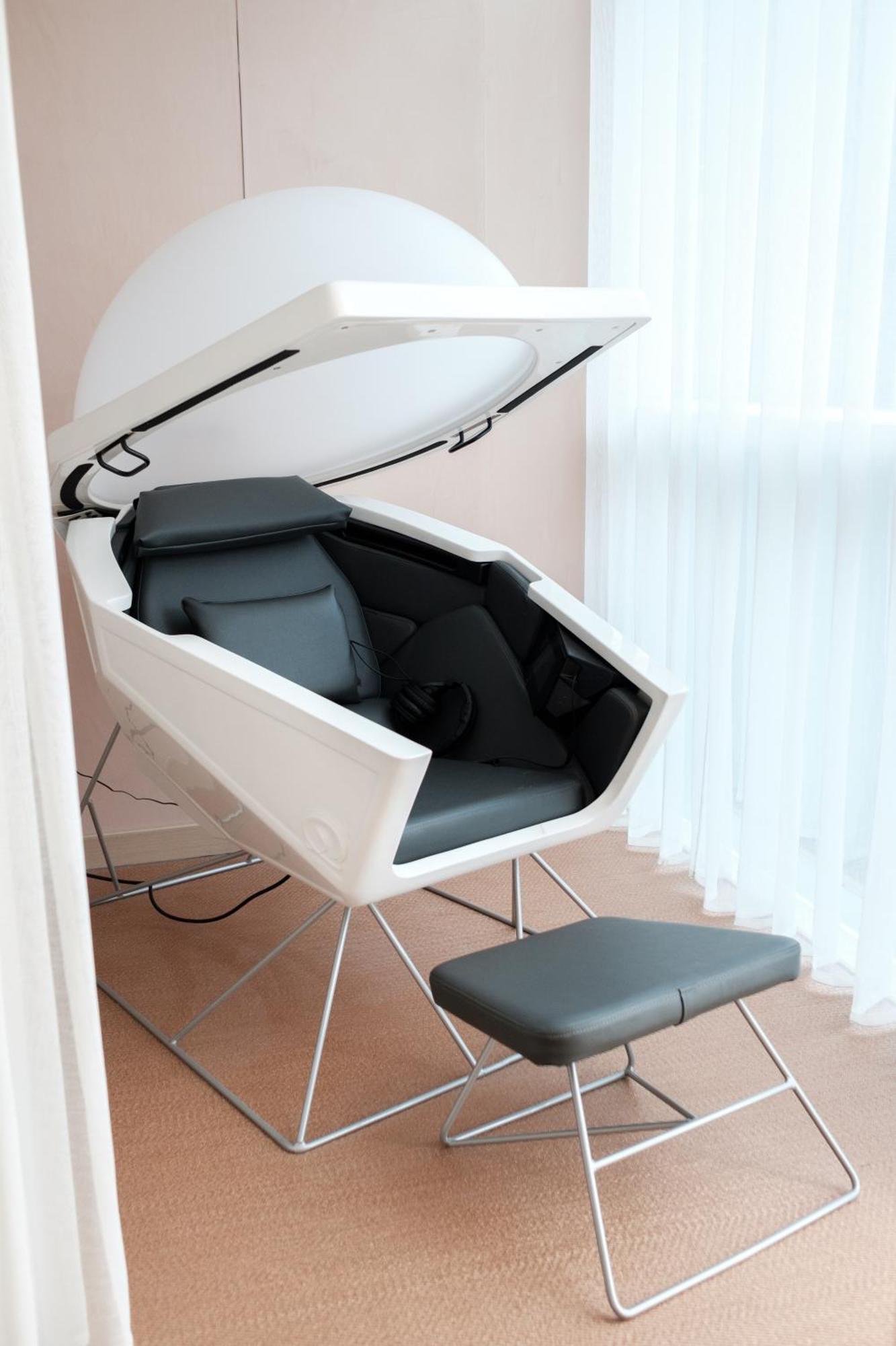 The Lowry Hotel Manchester Esterno foto A sensory deprivation tank