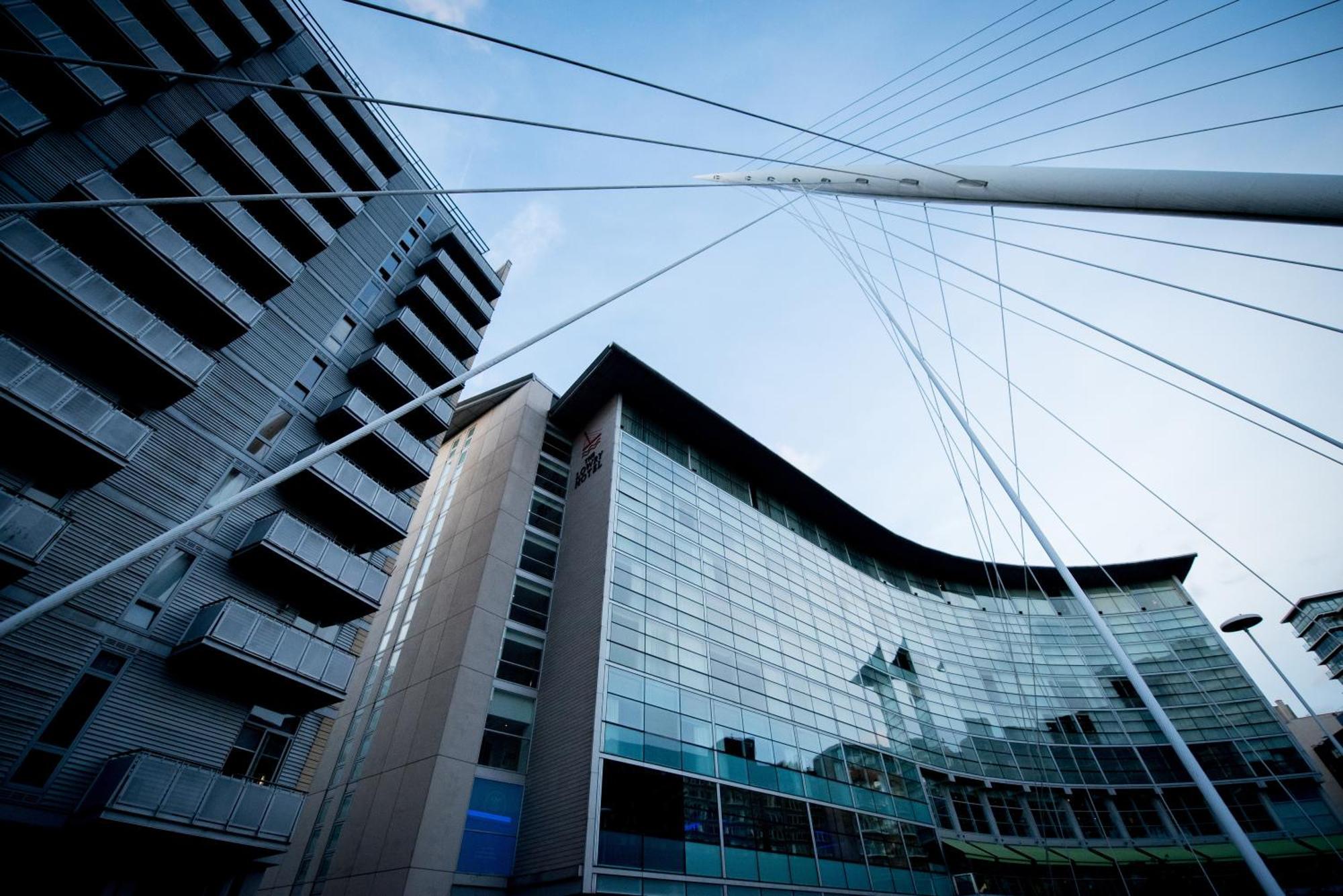 The Lowry Hotel Manchester Esterno foto The new building of the University of East London