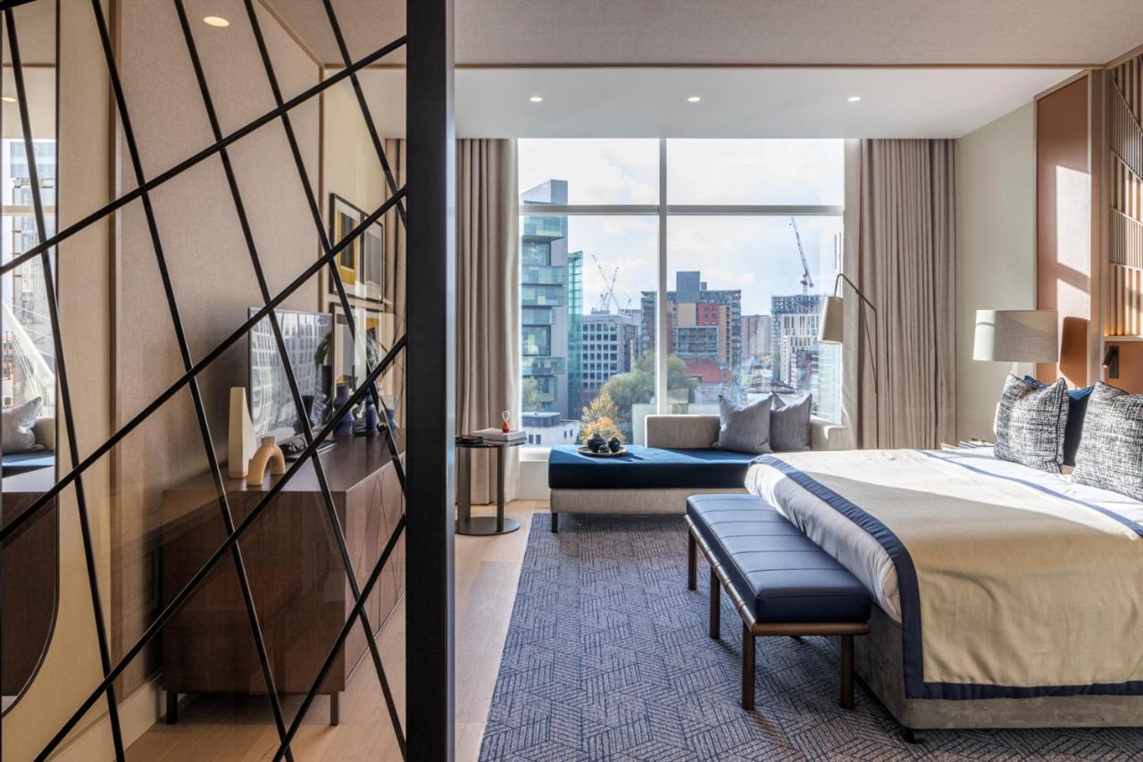 The Lowry Hotel Manchester Esterno foto A bedroom at The London West End